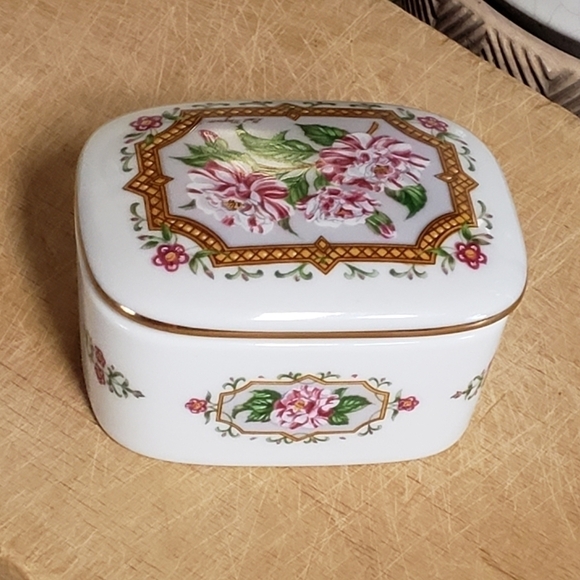 𝅺vintage Floral Music Box Trinket Box Strangers in the Night Heritage House 1990 - Picture 1 of 5
